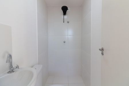 Banheiro de kitnet/studio para alugar com 1 quarto, 17m² em Ferreira, São Paulo