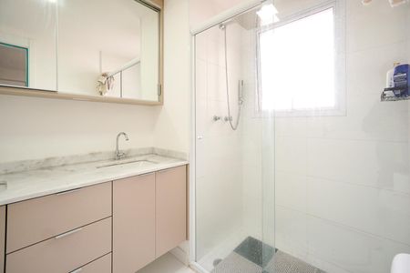 Apartamento à venda com 76m², 2 quartos e 1 vaga Apartamento à venda com 76m², 2 quartos e 1 vagaBanheiro da suíte 01