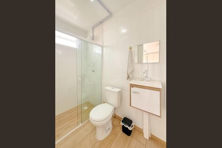 Banheiro de kitnet/studio para alugar com 1 quarto, 18m² em Ingleses do Rio Vermelho, Florianópolis
