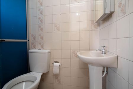 Banheiro de casa para alugar com 1 quarto, 28m² em Jardim Bela Vista, Guarulhos