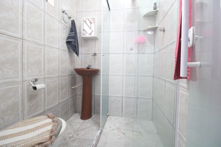 Banheiro de casa para alugar com 1 quarto, 42m² em Chácara Cocaia, São Paulo