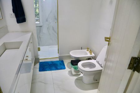 Casa de condomínio à venda com 2500m², 5 quartos e 20 vagasBanheiro da Suíte