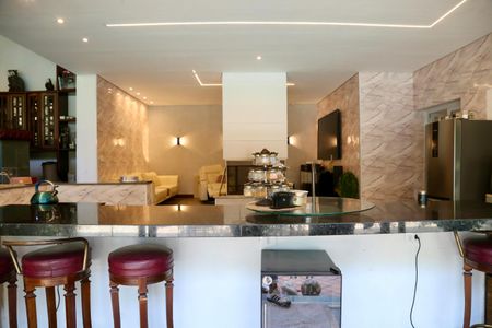 Casa de condomínio à venda com 2500m², 5 quartos e 20 vagasSala de jantar