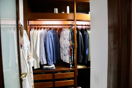 Casa de condomínio à venda com 2500m², 5 quartos e 20 vagasCloset da Suíte 2