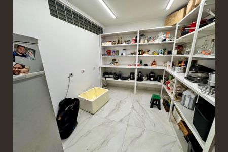 Casa de condomínio à venda com 2500m², 5 quartos e 20 vagasDespensa
