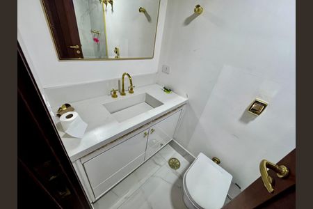 Casa de condomínio à venda com 2500m², 5 quartos e 20 vagasBanheiro da suíte