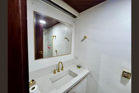 Casa de condomínio à venda com 2500m², 5 quartos e 20 vagasBanheiro da suíte