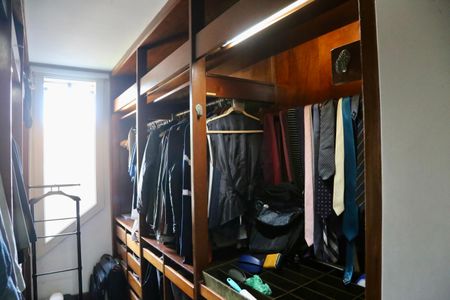 Casa de condomínio à venda com 2500m², 5 quartos e 20 vagasCloset da Suíte