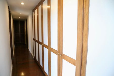Casa de condomínio à venda com 2500m², 5 quartos e 20 vagasCorredor