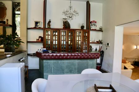 Casa de condomínio à venda com 2500m², 5 quartos e 20 vagasSala de jantar