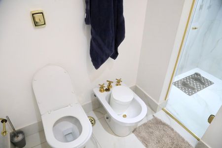 Casa de condomínio à venda com 2500m², 5 quartos e 20 vagasBanheiro da Suíte