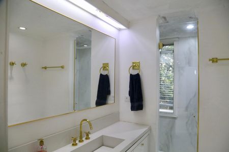 Casa de condomínio à venda com 2500m², 5 quartos e 20 vagasBanheiro da Suíte