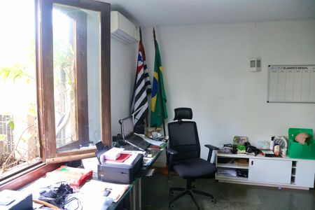 Casa de condomínio à venda com 2500m², 5 quartos e 20 vagasEscritório 