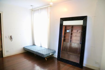 Casa de condomínio à venda com 2500m², 5 quartos e 20 vagasSuíte