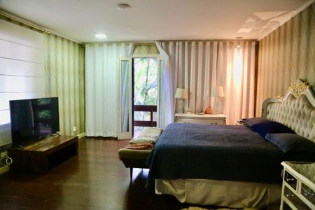Casa de condomínio à venda com 2500m², 5 quartos e 20 vagasSuíte