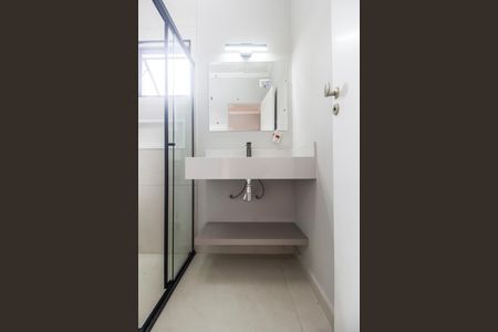 Casa de condomínio à venda com 330m², 3 quartos e 4 vagas Casa de condomínio à venda com 330m², 3 quartos e 4 vagasBanheiro da Suíte