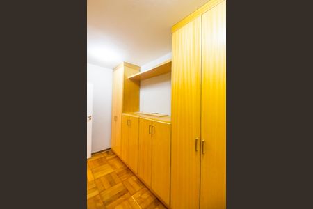 Casa de condomínio à venda com 330m², 3 quartos e 4 vagas Casa de condomínio à venda com 330m², 3 quartos e 4 vagasCloset da suíte