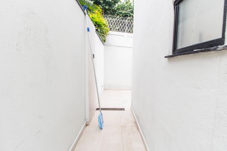 Casa de condomínio à venda com 330m², 3 quartos e 4 vagas Casa de condomínio à venda com 330m², 3 quartos e 4 vagasCorredor