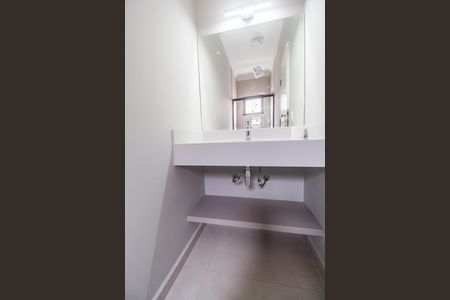 Casa de condomínio à venda com 330m², 3 quartos e 4 vagas Casa de condomínio à venda com 330m², 3 quartos e 4 vagasBanheiro da Suíte