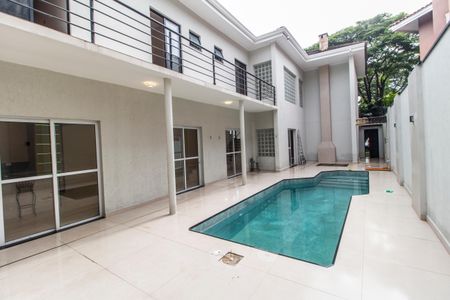 Casa de condomínio à venda com 330m², 3 quartos e 4 vagas Casa de condomínio à venda com 330m², 3 quartos e 4 vagasPiscina