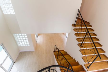 Casa de condomínio à venda com 330m², 3 quartos e 4 vagas Casa de condomínio à venda com 330m², 3 quartos e 4 vagasVista