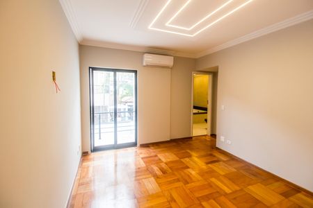 Casa de condomínio à venda com 330m², 3 quartos e 4 vagas Casa de condomínio à venda com 330m², 3 quartos e 4 vagasVista da Suíte