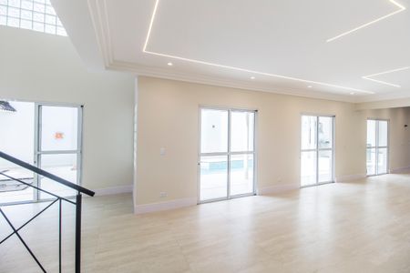 Casa de condomínio à venda com 330m², 3 quartos e 4 vagas Casa de condomínio à venda com 330m², 3 quartos e 4 vagasSala