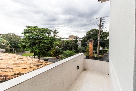 Casa de condomínio à venda com 330m², 3 quartos e 4 vagas Casa de condomínio à venda com 330m², 3 quartos e 4 vagasVaranda