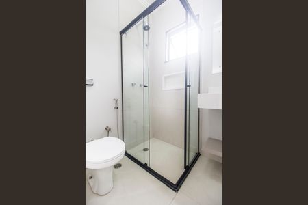 Casa de condomínio à venda com 330m², 3 quartos e 4 vagas Casa de condomínio à venda com 330m², 3 quartos e 4 vagasBanheiro da Suíte