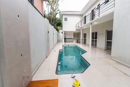 Casa de condomínio à venda com 330m², 3 quartos e 4 vagas Casa de condomínio à venda com 330m², 3 quartos e 4 vagasPiscina
