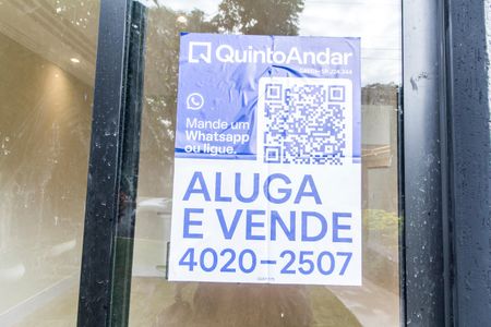Casa de condomínio à venda com 330m², 3 quartos e 4 vagas Casa de condomínio à venda com 330m², 3 quartos e 4 vagasVista da Rua