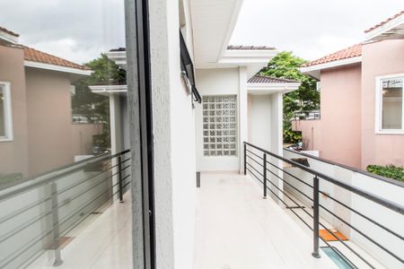 Casa de condomínio à venda com 330m², 3 quartos e 4 vagas Casa de condomínio à venda com 330m², 3 quartos e 4 vagasVaranda