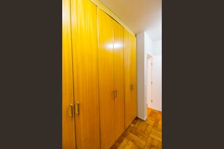 Casa de condomínio à venda com 330m², 3 quartos e 4 vagas Casa de condomínio à venda com 330m², 3 quartos e 4 vagasCloset da suíte