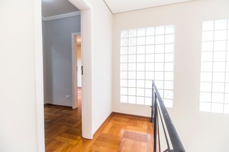 Casa de condomínio à venda com 330m², 3 quartos e 4 vagas Casa de condomínio à venda com 330m², 3 quartos e 4 vagasVaranda