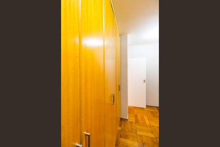 Casa de condomínio à venda com 330m², 3 quartos e 4 vagas Casa de condomínio à venda com 330m², 3 quartos e 4 vagasCloset da suíte