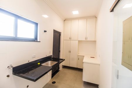 Casa de condomínio à venda com 330m², 3 quartos e 4 vagas Casa de condomínio à venda com 330m², 3 quartos e 4 vagasÁrea de Serviço