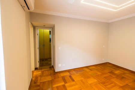 Casa de condomínio à venda com 330m², 3 quartos e 4 vagas Casa de condomínio à venda com 330m², 3 quartos e 4 vagasVista da Suíte