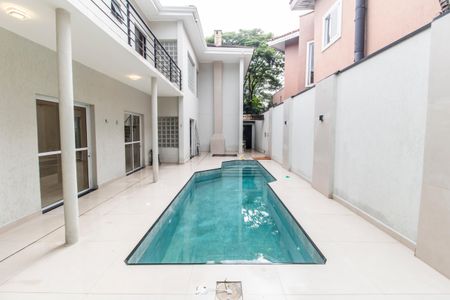 Casa de condomínio à venda com 330m², 3 quartos e 4 vagas Casa de condomínio à venda com 330m², 3 quartos e 4 vagasPiscina