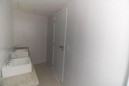 Apartamento à venda com 235m², 3 quartos e 2 vagasBanheiro da Suíte 2