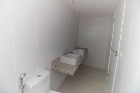 Apartamento à venda com 235m², 3 quartos e 2 vagasBanheiro da Suíte 2