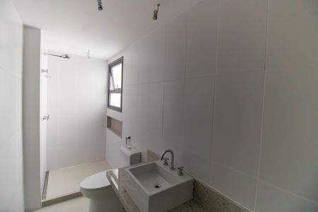 Apartamento à venda com 235m², 3 quartos e 2 vagasBanheiro da Suíte 2
