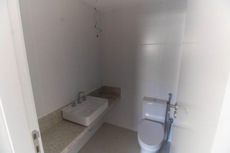 Apartamento à venda com 235m², 3 quartos e 2 vagasBanheiro da Suíte 3