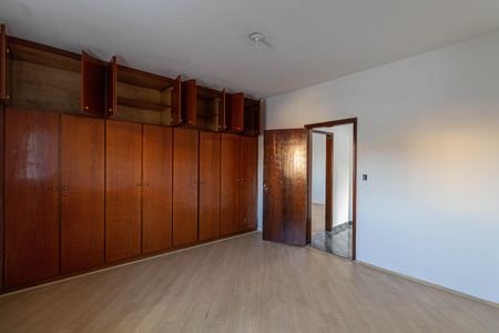 Casa à venda com 298m², 4 quartos e 2 vagasCasa 2 - Quarto 3