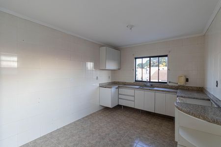 Casa à venda com 298m², 4 quartos e 2 vagasCasa 2 - Cozinha