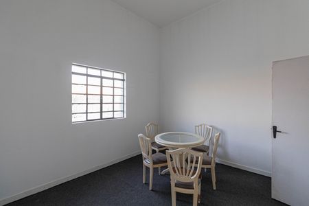 Casa à venda com 298m², 4 quartos e 2 vagasCasa 1 - Sala 