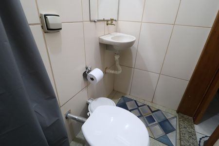 Banheiro de casa para alugar com 1 quarto, 50m² em Carajás, Uberlândia