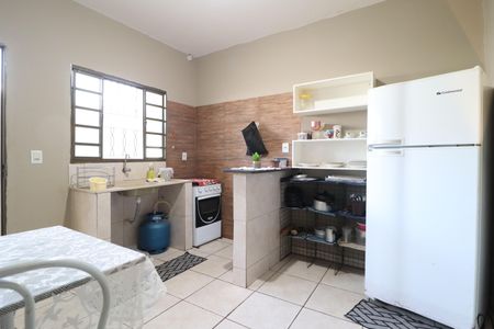 Cozinha de casa para alugar com 1 quarto, 50m² em Carajás, Uberlândia