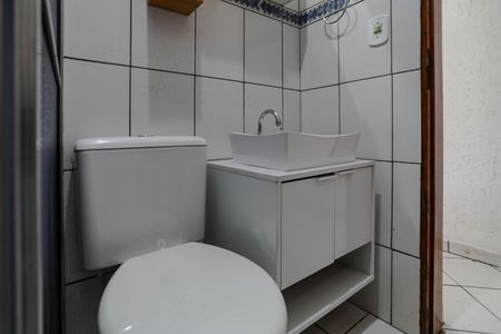 Casa de condomínio para alugar com 60m², 2 quartos e 2 vagas Casa de condomínio para alugar com 60m², 2 quartos e 2 vagasBanheiro