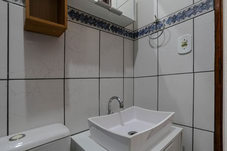 Casa de condomínio para alugar com 60m², 2 quartos e 2 vagas Casa de condomínio para alugar com 60m², 2 quartos e 2 vagasBanheiro