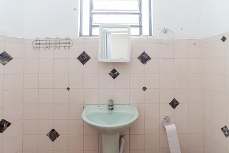 Casa para alugar com 55m², 2 quartos e sem vagaBanheiro